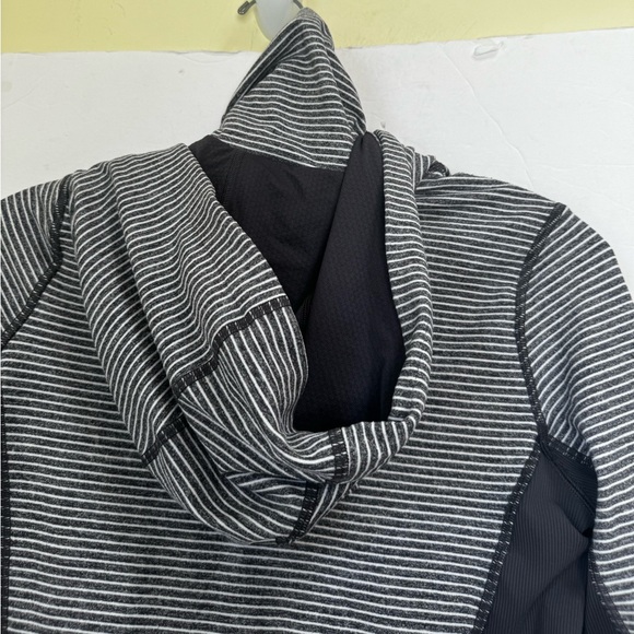 Lululemon Stride Hood Jacket Hoodie Mesh Full Zip Pockets Stretch Thumbholes  4 - Picture 5 of 16